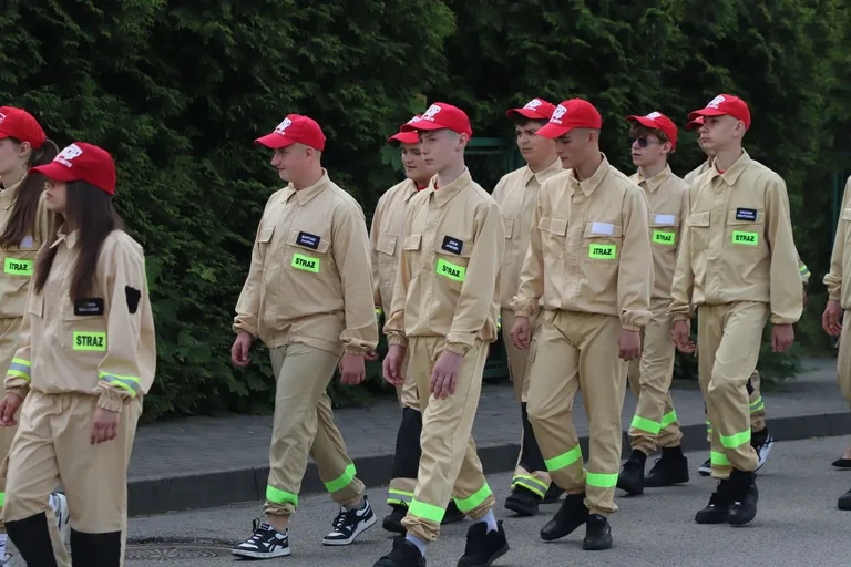 Wielkie święto druhów. Sto lat służby i nowy sztandar dla OSP Stary Lubotyń (zdjęcia, wideo)