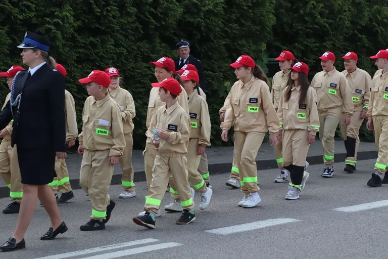 Wielkie święto druhów. Sto lat służby i nowy sztandar dla OSP Stary Lubotyń (zdjęcia, wideo)