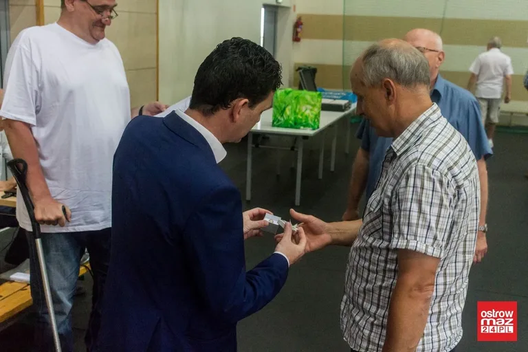 Sokół i Pawszak ze złotymi pierścieniami Ostrowi (zdjęcia)