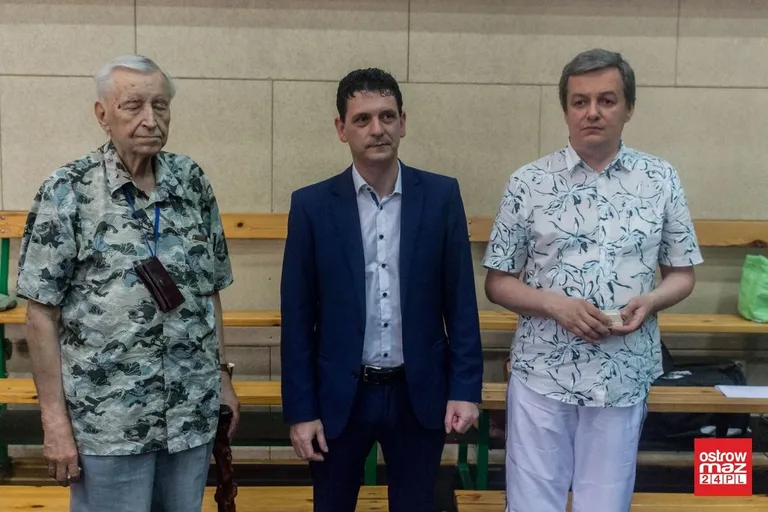Sokół i Pawszak ze złotymi pierścieniami Ostrowi (zdjęcia)