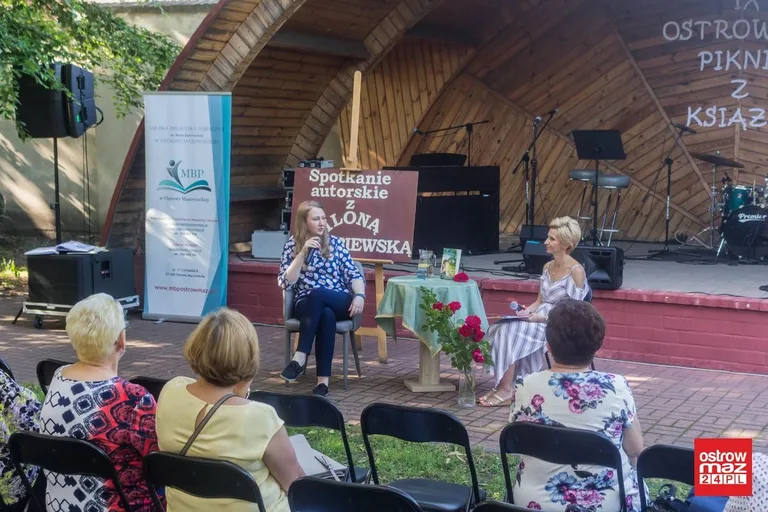 Piknik z książką: letni ogród biblioteki tętnił życiem (zdjęcia, wideo)