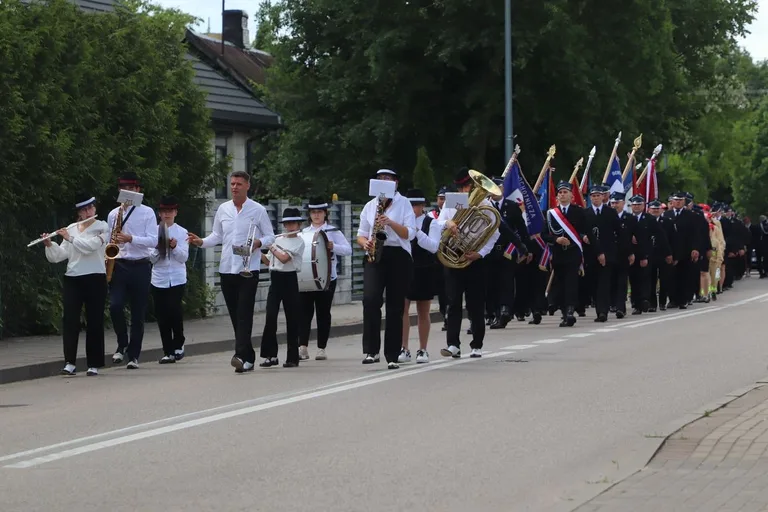 Wielkie święto druhów. Sto lat służby i nowy sztandar dla OSP Stary Lubotyń (zdjęcia, wideo)
