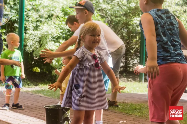 Piknik z książką: letni ogród biblioteki tętnił życiem (zdjęcia, wideo)