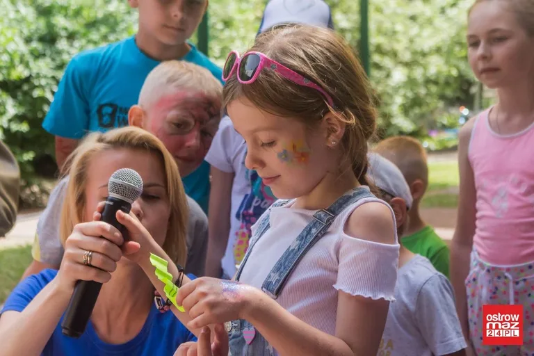 Piknik z książką: letni ogród biblioteki tętnił życiem (zdjęcia, wideo)
