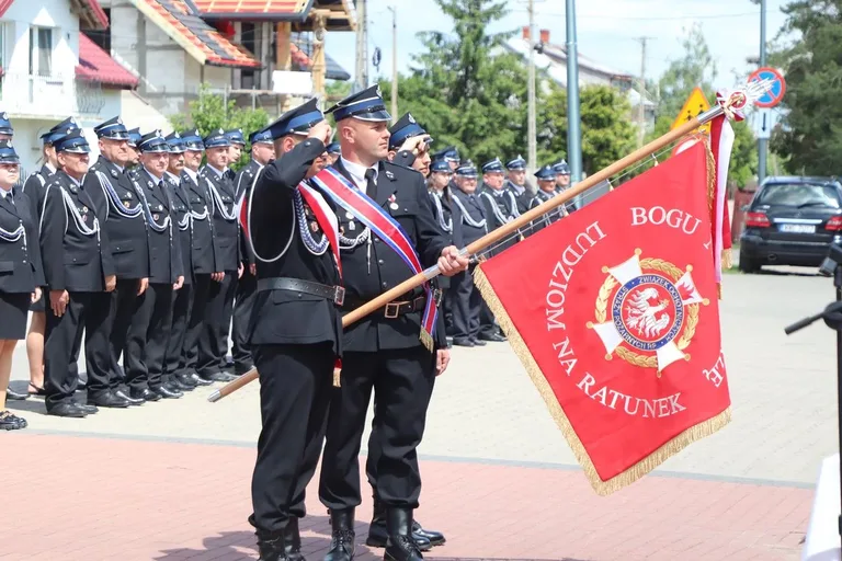 Wielkie święto druhów. Sto lat służby i nowy sztandar dla OSP Stary Lubotyń (zdjęcia, wideo)