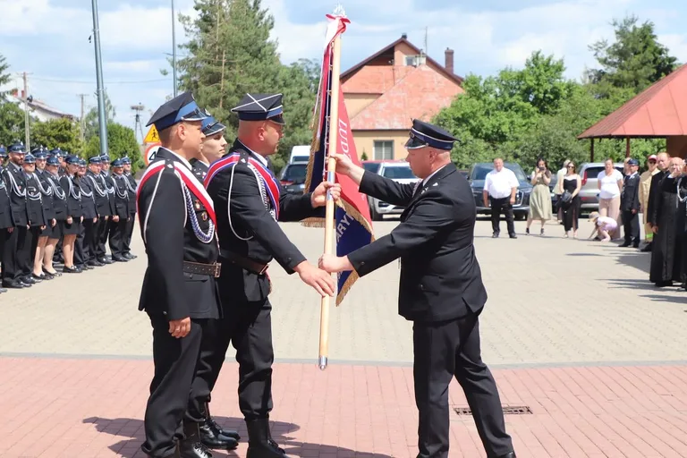 Wielkie święto druhów. Sto lat służby i nowy sztandar dla OSP Stary Lubotyń (zdjęcia, wideo)