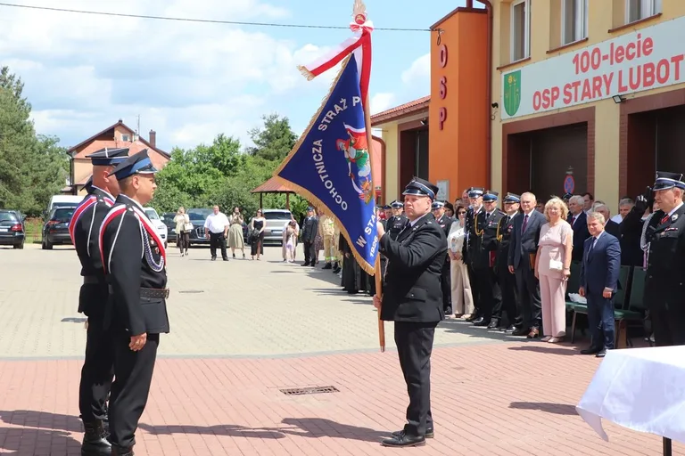 Wielkie święto druhów. Sto lat służby i nowy sztandar dla OSP Stary Lubotyń (zdjęcia, wideo)