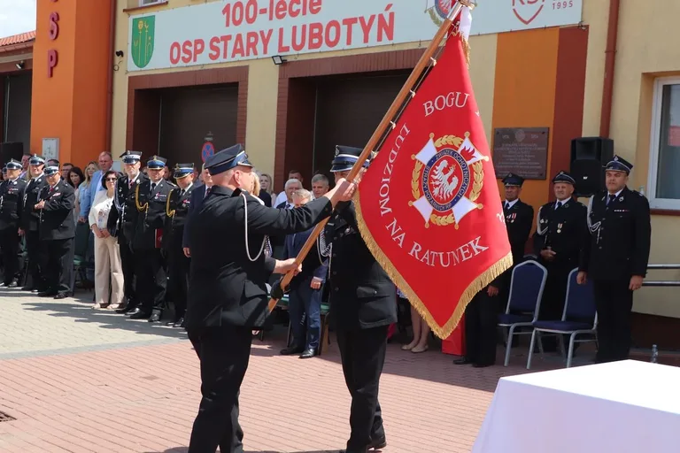 Wielkie święto druhów. Sto lat służby i nowy sztandar dla OSP Stary Lubotyń (zdjęcia, wideo)