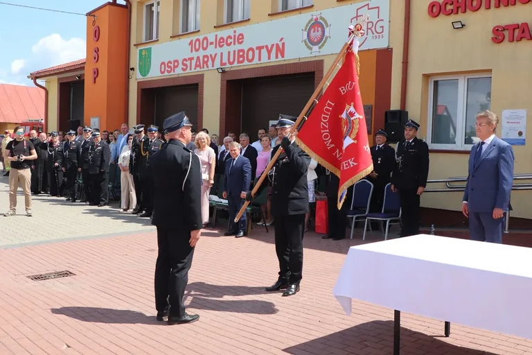Wielkie święto druhów. Sto lat służby i nowy sztandar dla OSP Stary Lubotyń (zdjęcia, wideo)
