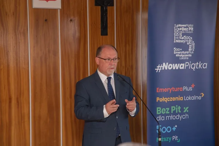 Miliony na drogi w powiecie ostrowskim (zdjęcia)