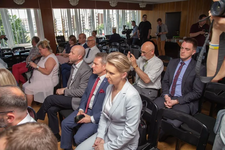 Miliony na drogi w powiecie ostrowskim (zdjęcia)