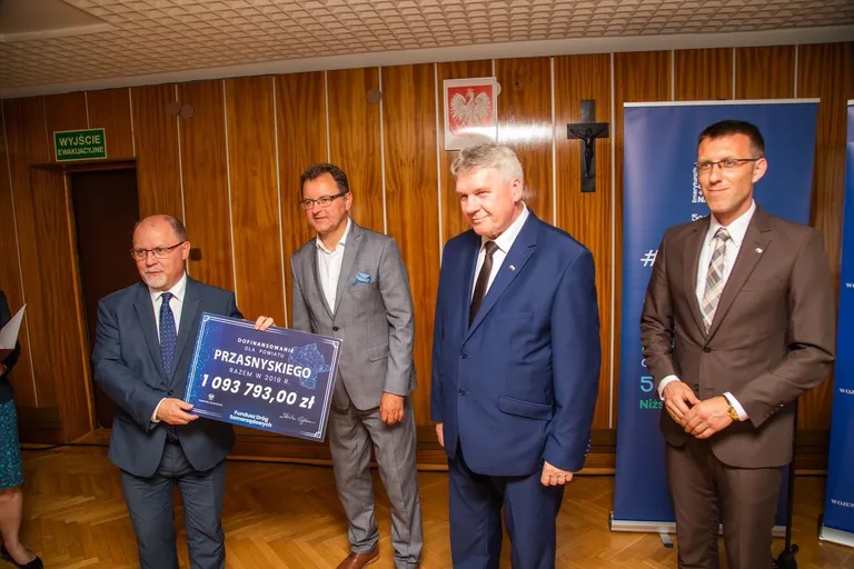 Miliony na drogi w powiecie ostrowskim (zdjęcia)