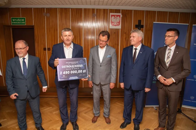 Miliony na drogi w powiecie ostrowskim (zdjęcia)
