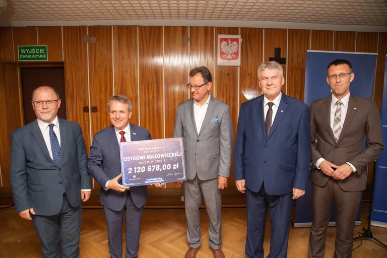 Miliony na drogi w powiecie ostrowskim (zdjęcia)