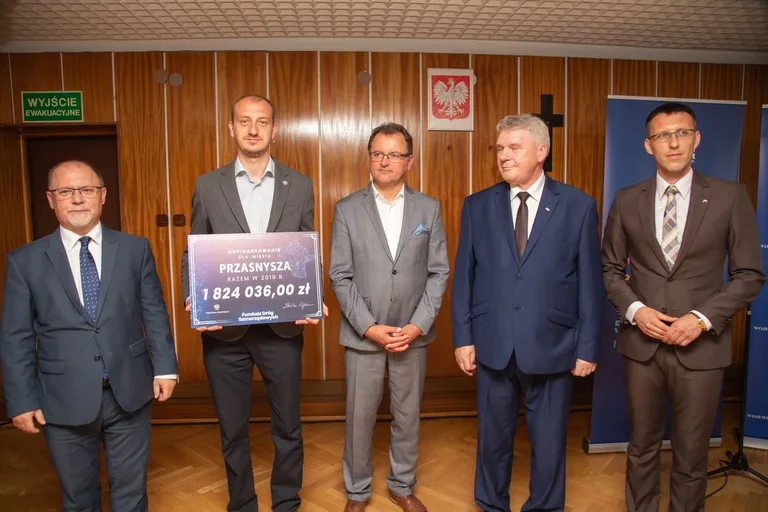 Miliony na drogi w powiecie ostrowskim (zdjęcia)