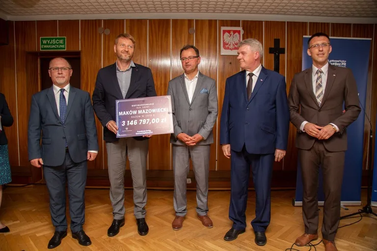 Miliony na drogi w powiecie ostrowskim (zdjęcia)