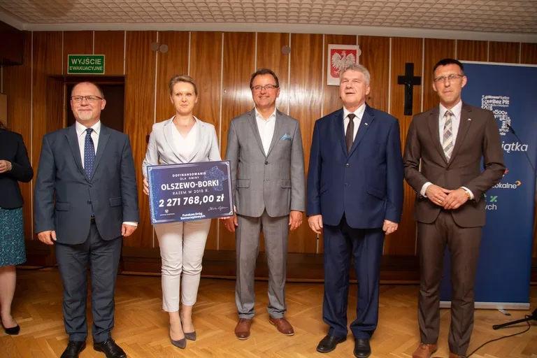 Miliony na drogi w powiecie ostrowskim (zdjęcia)