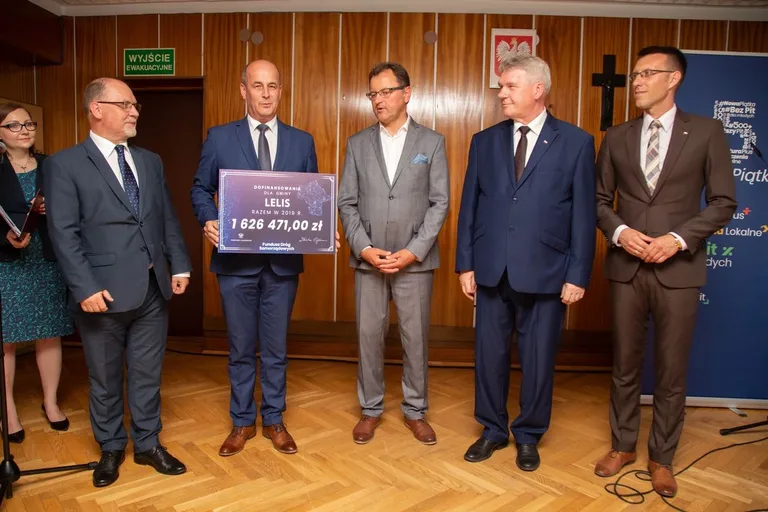 Miliony na drogi w powiecie ostrowskim (zdjęcia)