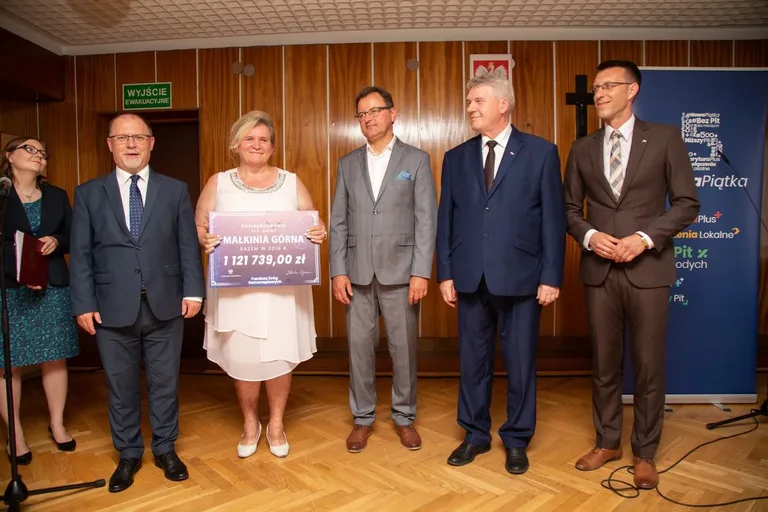 Miliony na drogi w powiecie ostrowskim (zdjęcia)