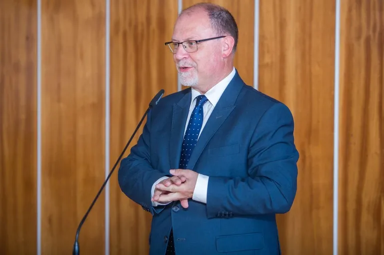 Miliony na drogi w powiecie ostrowskim (zdjęcia)