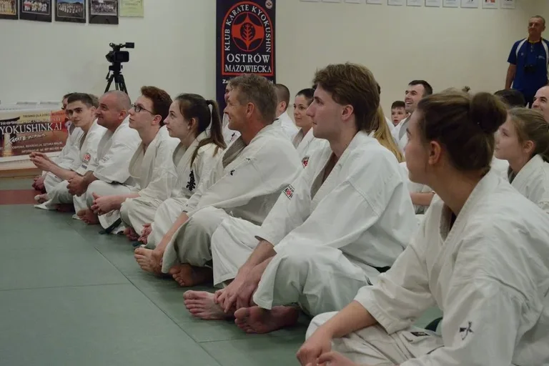 Legendarny shihan trenował ostrowskich karateków (zdjęcia)