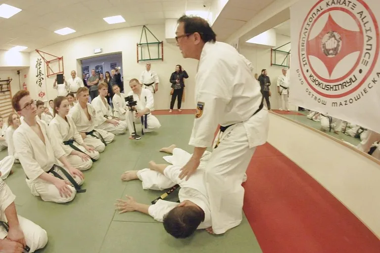 Legendarny shihan trenował ostrowskich karateków (zdjęcia)