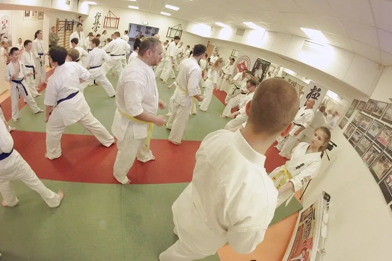 Legendarny shihan trenował ostrowskich karateków (zdjęcia)