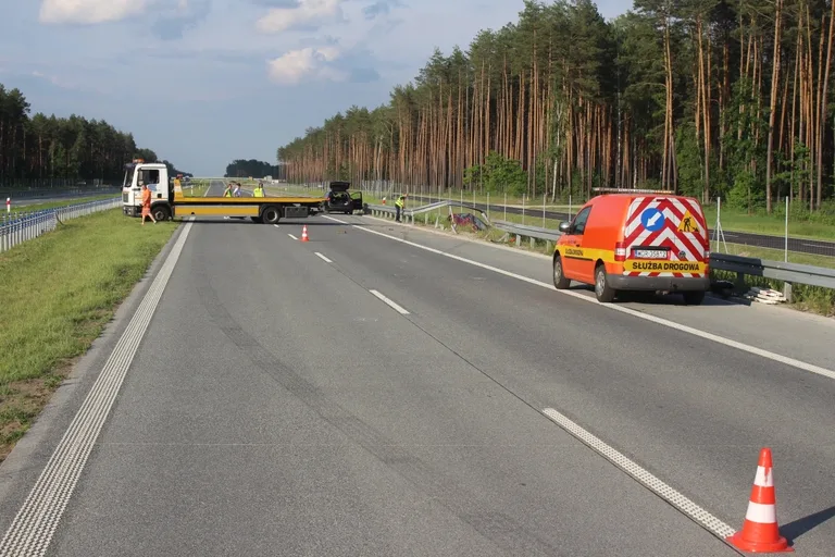 Trzy zdarzenia na S8. Są utrudnienia w ruchu (zdjęcia)