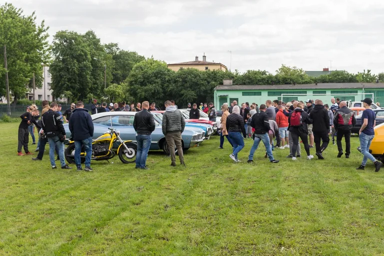 Zlot samochodów w Rubinku (zdjęcia, wideo)