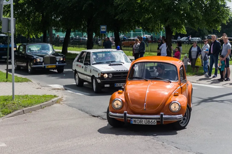 Zlot samochodów w Rubinku (zdjęcia, wideo)