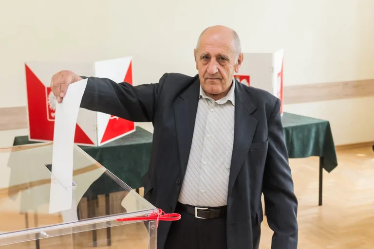 Trwają wybory. Mieszkańcy Ostrowi głosują, zagłosuj i ty (zdjęcia)