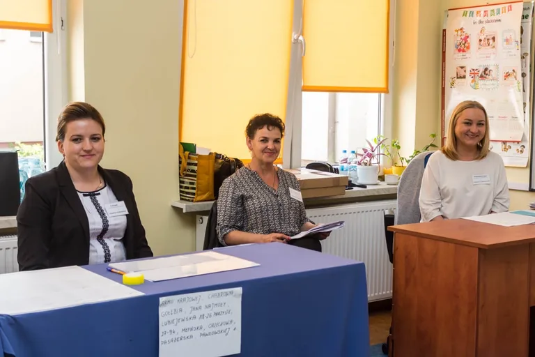 Trwają wybory. Mieszkańcy Ostrowi głosują, zagłosuj i ty (zdjęcia)