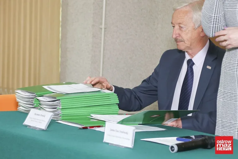 Ponad 4,6 mln zł na drogi dojazdowe do gruntów rolnych (zdjęcia)