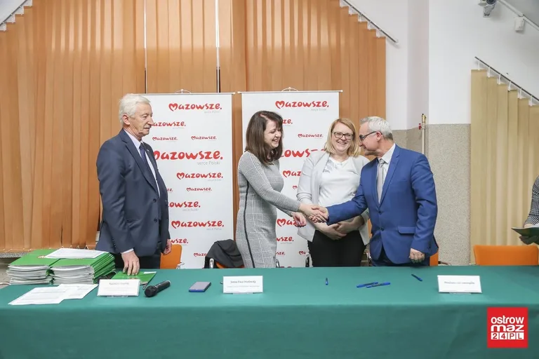 Ponad 4,6 mln zł na drogi dojazdowe do gruntów rolnych (zdjęcia)