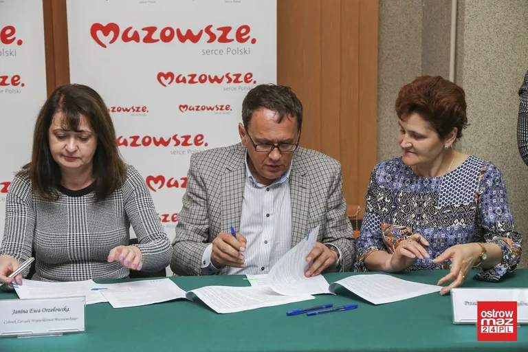 Ponad 4,6 mln zł na drogi dojazdowe do gruntów rolnych (zdjęcia)