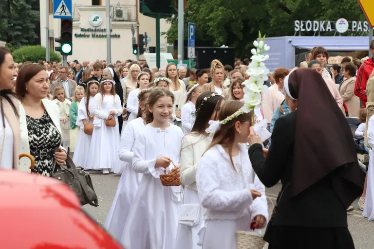 Boże Ciało w parafii pw. Wniebowzięcia NMP (zdjęcia, wideo)