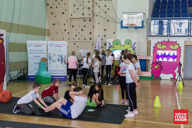 Uczniowie "jedynki" walczyli z bezruchem (zdjęcia, wideo)
