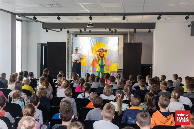 "Nadchodzi Pippi" - spektakl interaktywny dla dzieci (zdjęcia, wideo)