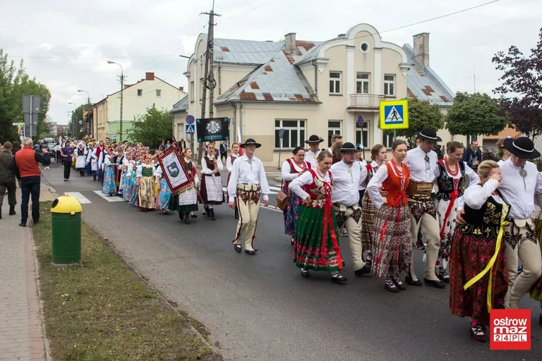 Po raz drugi w historii Ostrów Mazowiecka z modą i folklorem (zdjęcia, wideo)
