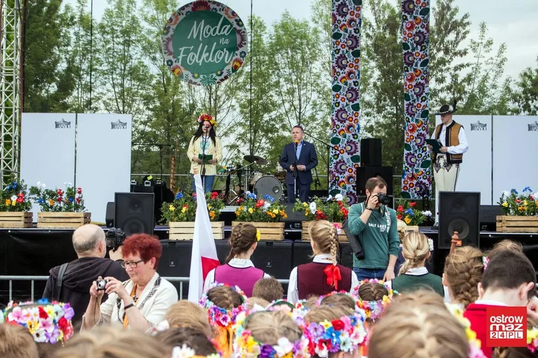 Po raz drugi w historii Ostrów Mazowiecka z modą i folklorem (zdjęcia, wideo)