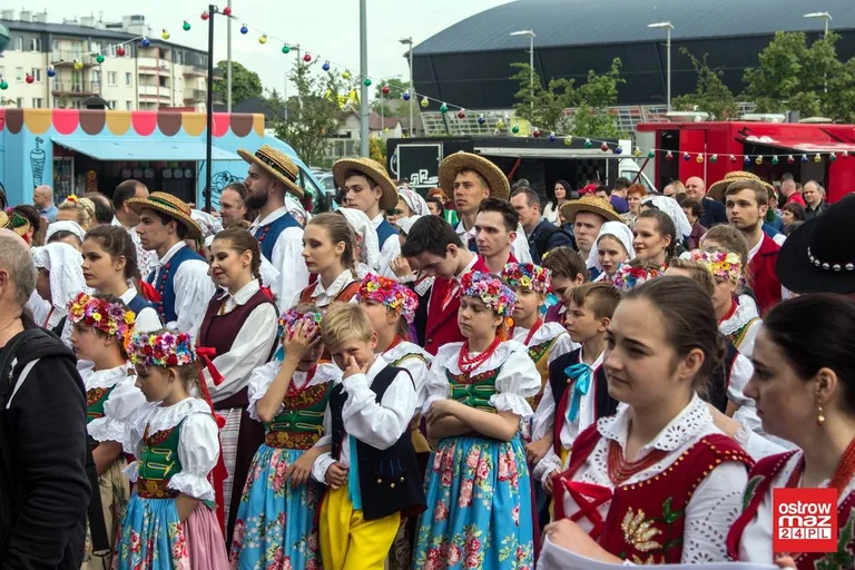 Po raz drugi w historii Ostrów Mazowiecka z modą i folklorem (zdjęcia, wideo)