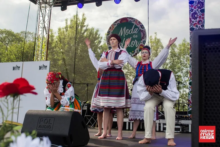 Po raz drugi w historii Ostrów Mazowiecka z modą i folklorem (zdjęcia, wideo)