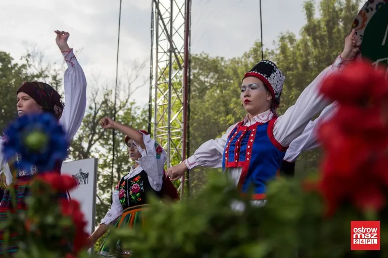 Po raz drugi w historii Ostrów Mazowiecka z modą i folklorem (zdjęcia, wideo)
