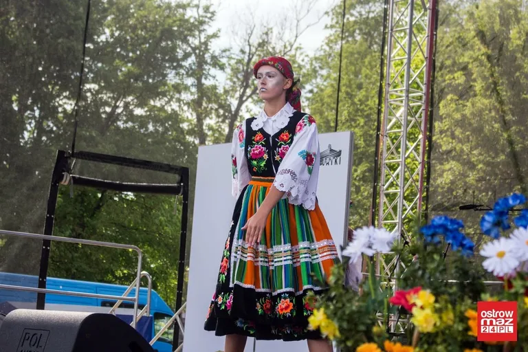 Po raz drugi w historii Ostrów Mazowiecka z modą i folklorem (zdjęcia, wideo)