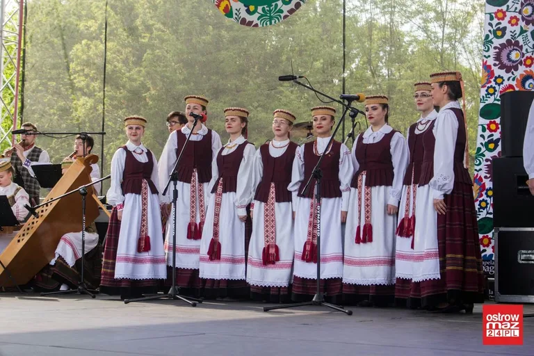 Po raz drugi w historii Ostrów Mazowiecka z modą i folklorem (zdjęcia, wideo)