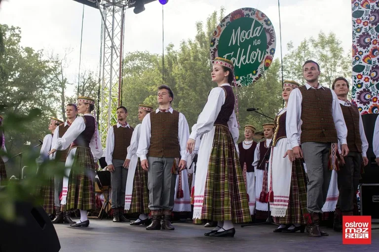Po raz drugi w historii Ostrów Mazowiecka z modą i folklorem (zdjęcia, wideo)