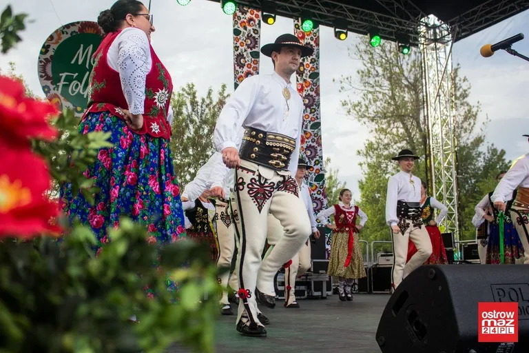 Po raz drugi w historii Ostrów Mazowiecka z modą i folklorem (zdjęcia, wideo)