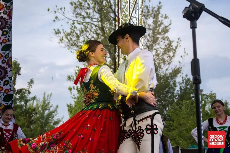 Po raz drugi w historii Ostrów Mazowiecka z modą i folklorem (zdjęcia, wideo)
