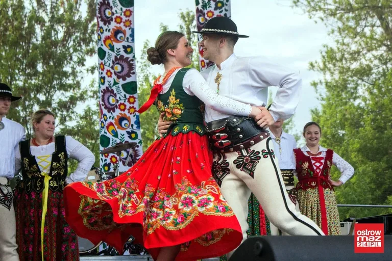 Po raz drugi w historii Ostrów Mazowiecka z modą i folklorem (zdjęcia, wideo)