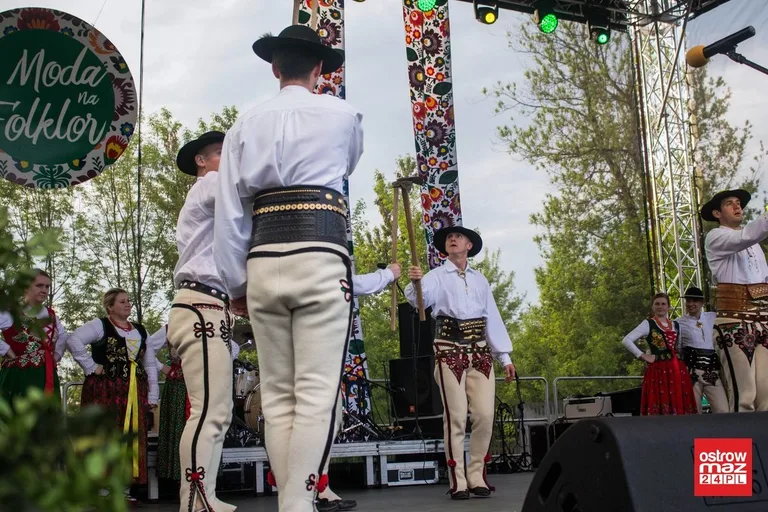 Po raz drugi w historii Ostrów Mazowiecka z modą i folklorem (zdjęcia, wideo)